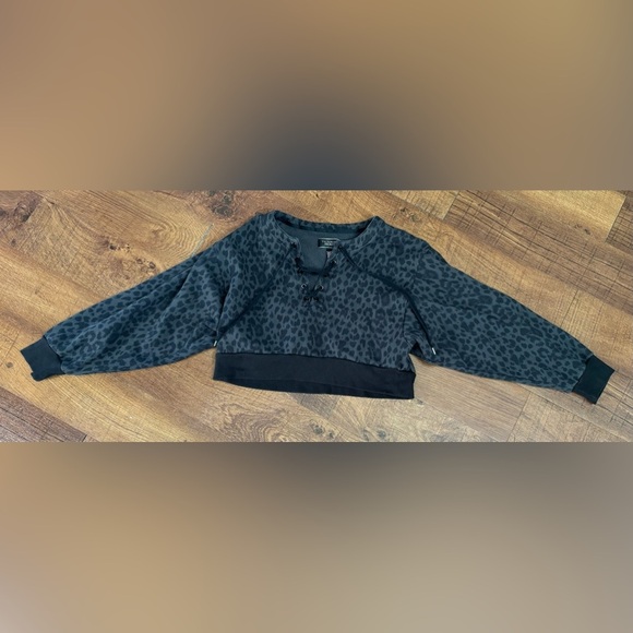 Victoria secret leopard printt cropped pullover Sz large - Picture 1 of 7